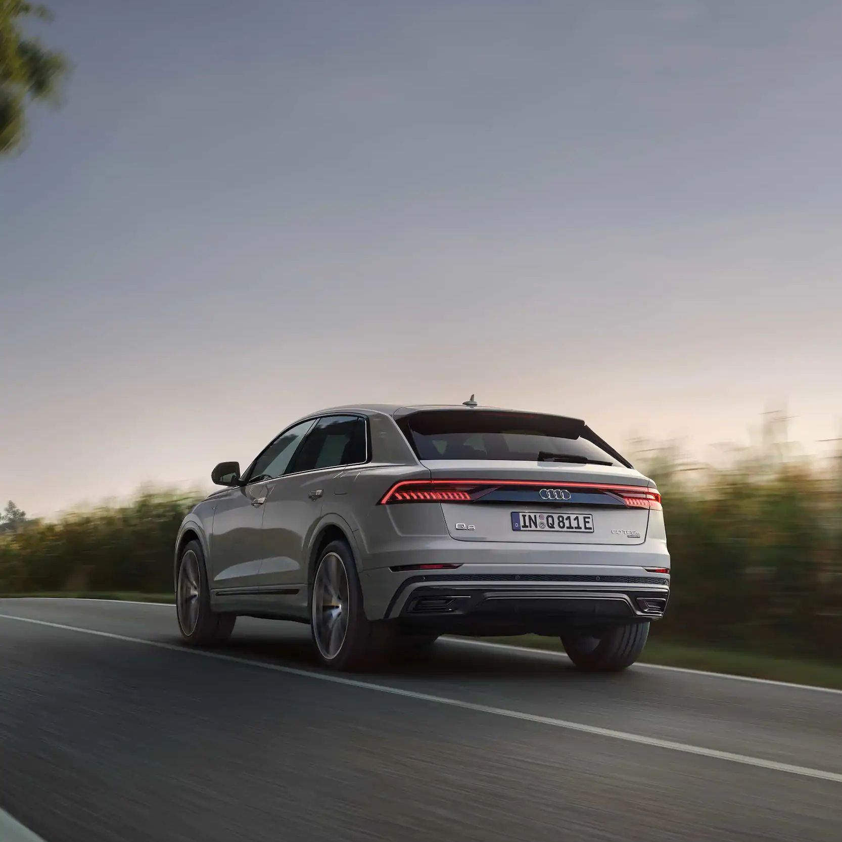 Dynamische Heckansicht Audi Q8 TFSI e